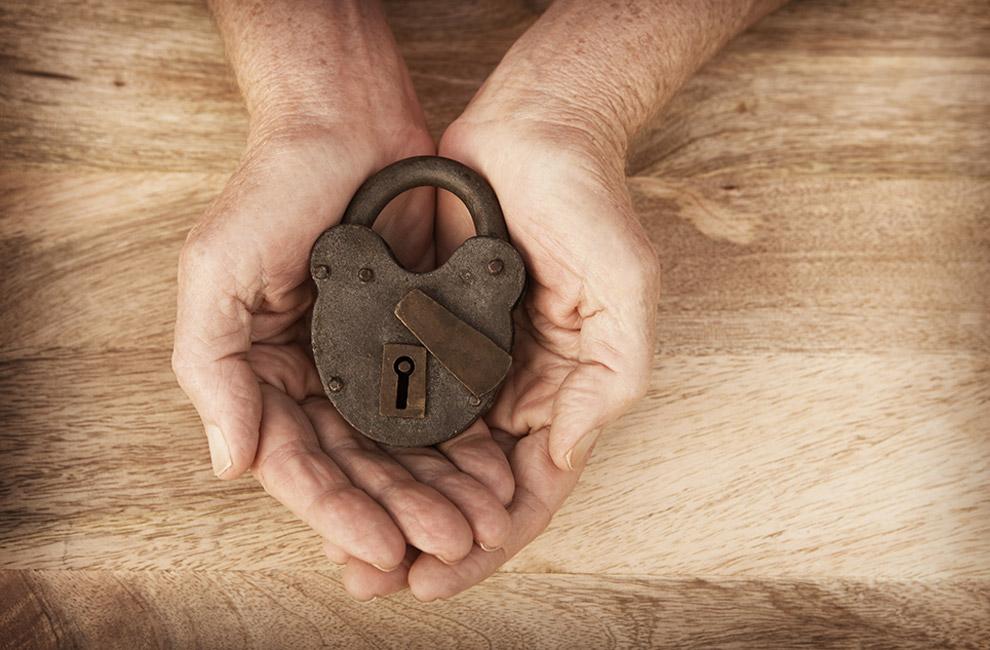 Lock in palm of hands